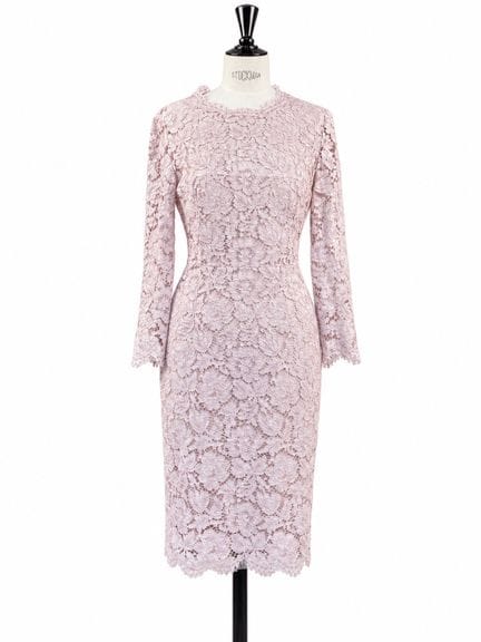 VALENTINO.
Vestido de encaje rosa pálido con motiv