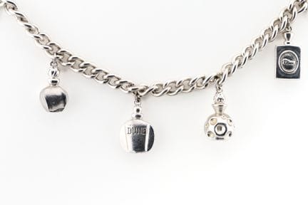 CHRISTIAN DIOR.
Pulsera de metal plateado con esla