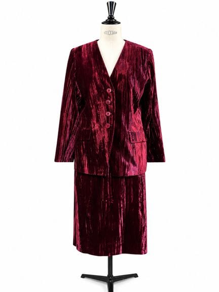 YVES SAINT LAURENT, variación. 
Conjunto de chaque
