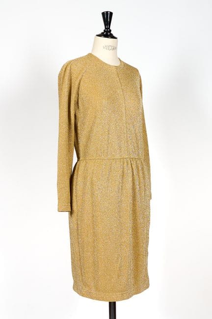 ESCADA. 
Vestido de lamé dorado, escote redondo, c