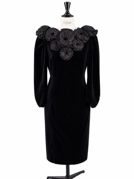 LOUIS FERAUD.
Abito di media lunghezza in velluto 