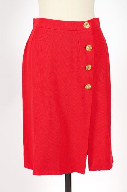 YVES SAINT LAURENT, variación. 
Falda de lana roja