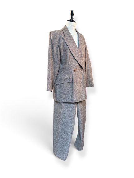 YVES SAINT LAURENT, variación. 
Conjunto de traje 