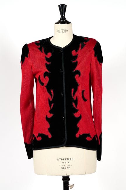 LANVIN. 
Gilet in maglia fine rossa e velluto nero