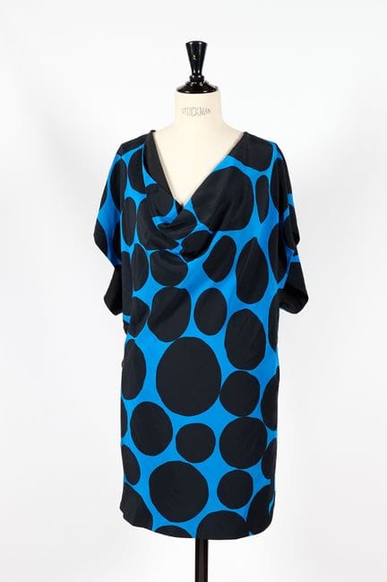 GUCCI di FRIDA Giannini.
Abito corto in crêpe blu 