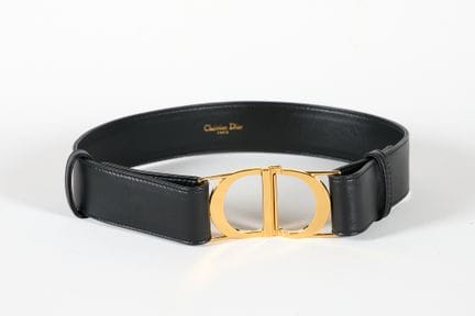CHRISTIAN DIOR. 
Cintura in pelle nera, fibbia CD 