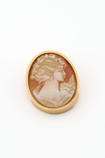 Brosche aus 18 Karat Gold 750 Tausendstel, verzier