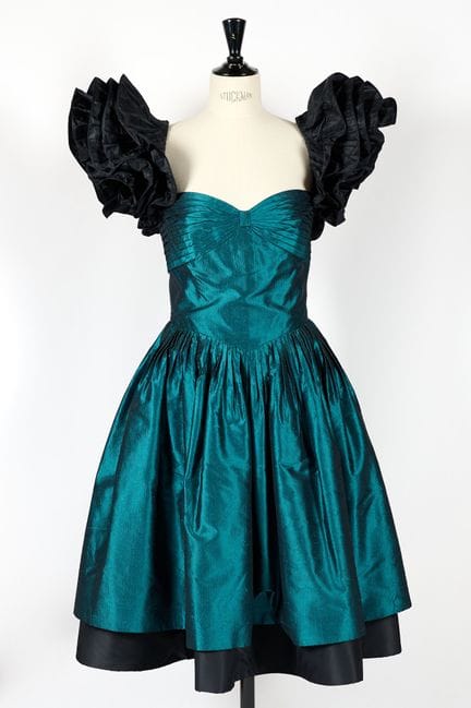 NINA RICCI.
Abito da cocktail in raso di seta blu 