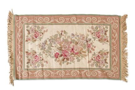 Lot de deux tapis au petit point, style Aubusson 
