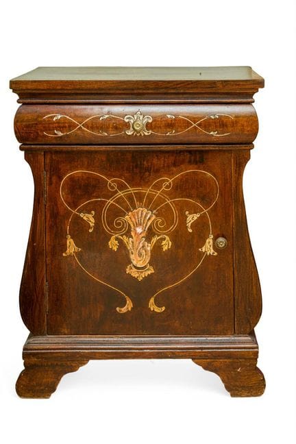Comodino in legno con decorazioni in intarsio, cas
