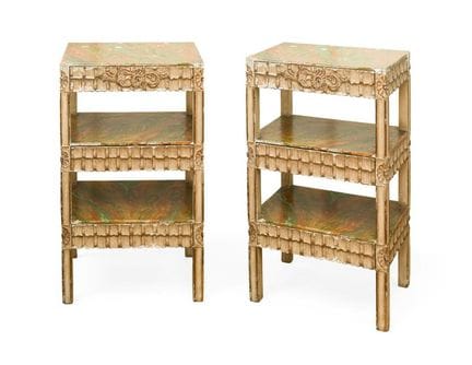 Paire de tables de chevet en bois à trois étagères
