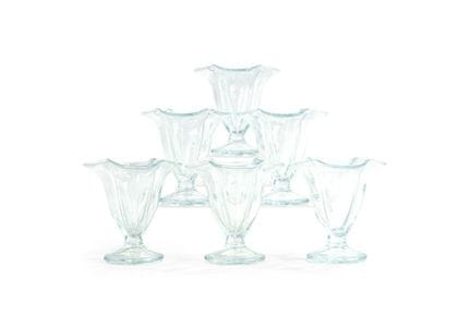 Lot de 21 coupes à glace en verre moulé de couleur