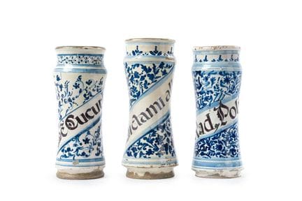 Lot de trois pots de pharmacie en céramique, Catal