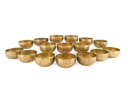 Lot de 16 coupes à fruits orientales en laiton dor