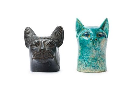Lot de deux têtes de la déesse égyptienne Bastet. 