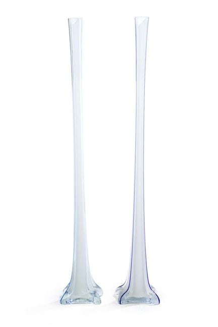 Paire de vases en cristal à col long, dans leur co