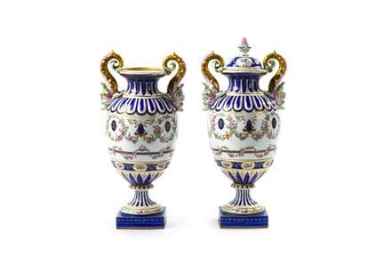 Paire de vases en porcelaine de Volkstedt, en Alle