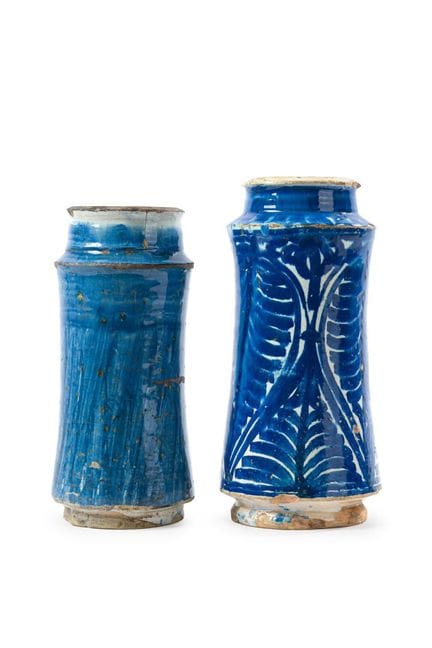 Lot de deux pots de pharmacie en céramique, Catalo