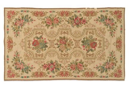 Tapis en petit point orné de bouquets de roses et 