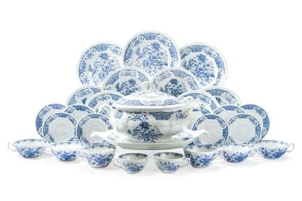 Service de table en porcelaine blanche de Pontesa.