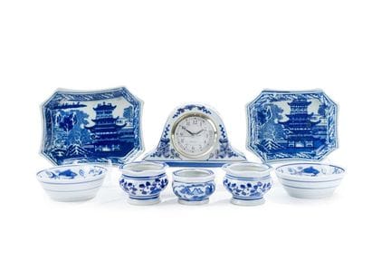Assorted set of 8 pieces in an oriental style: a t