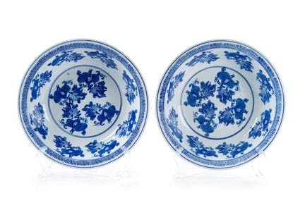 Ein Paar Schalen im orientalischen Stil aus chines