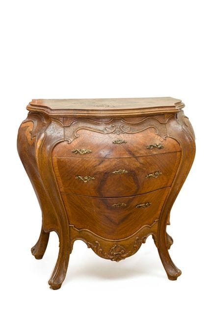 Petite commode bombée de style Louis XV
En bois, t