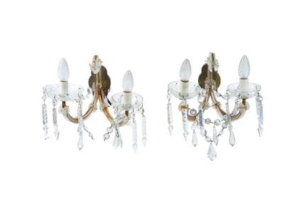 Paire d'appliques à deux lumières en cristal moulé
