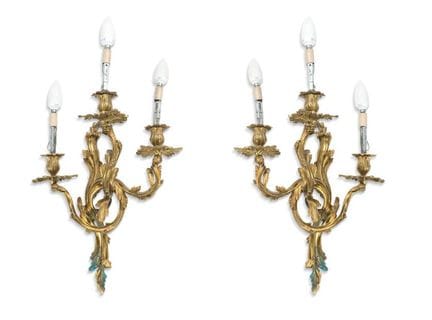 Paire d'appliques à trois lumières de style Louis 