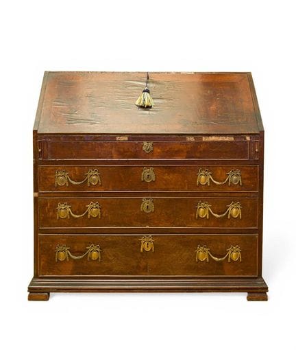 Bureau inglés en madera chapeada, s. XX
Tapa abati