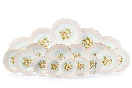 Service en porcelaine japonaise orné d'un motif fl