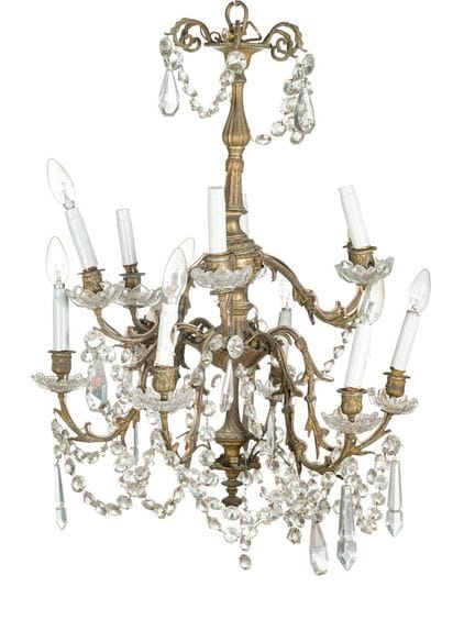 Lustre à 12 lumières en bronze patiné, avec des br