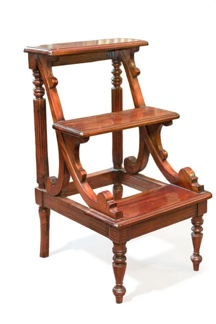 Bibliotheksleiter aus Holz
Höhe: 80 cm.