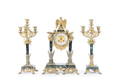 Ensemble composé d’une horloge de table et d’une p