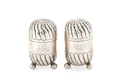 Paire de salière et poivrière en argent anglais po