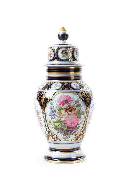 Tibor avec couvercle en porcelaine émaillée et vit