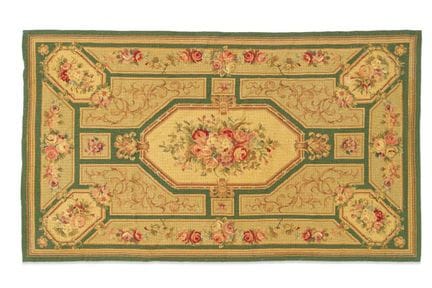 Tappeto a petit-point con medaglione floreale otta