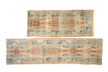Lot composé de deux tapis de couloir en laine, mod