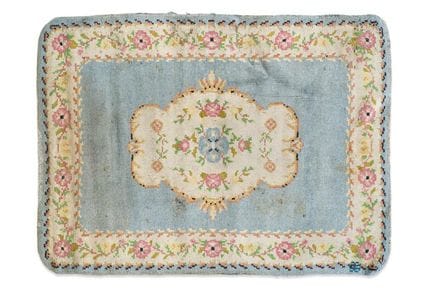Tapis espagnol en laine
Fond bleu orné d'un grand 