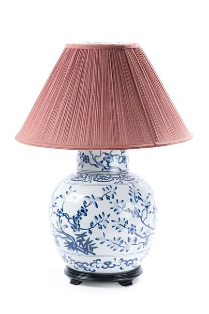 VASE AUS WEISSEM UND BLAUEM PORZELLAN (orientalisc
