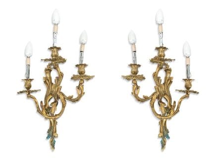 Paire d'appliques à trois lumières de style Louis 