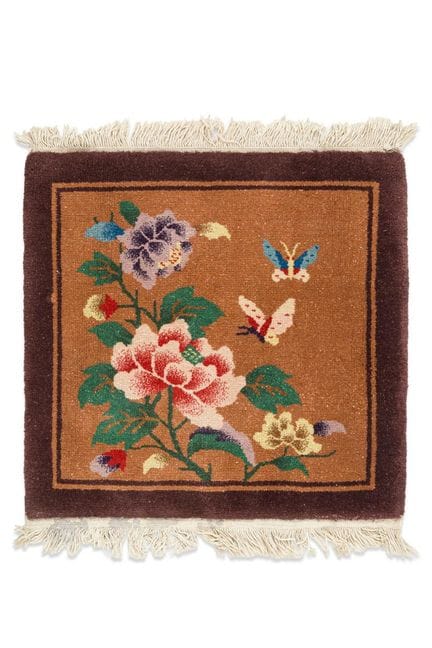 Ein Paar kleiner chinesischer Teppiche mit Blumenm