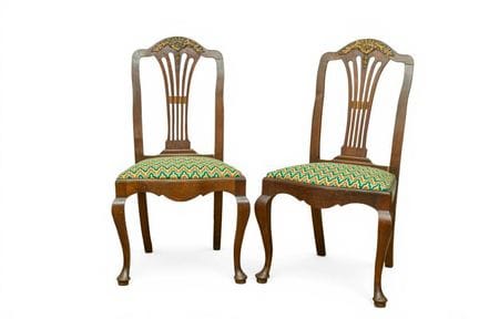 Pair of Queen Anne-style chairs 
Made of wood, wit