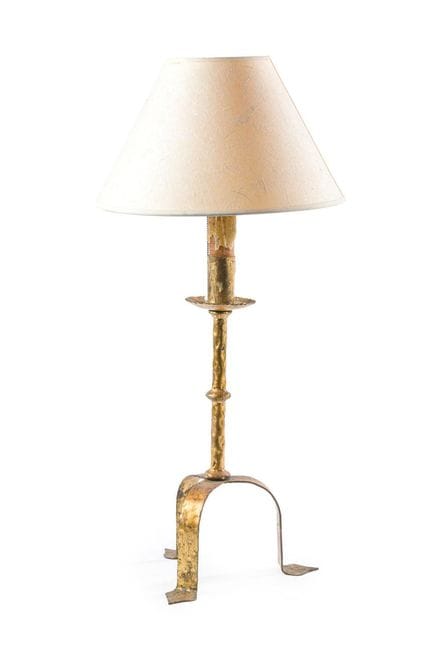 Lampe de table en forme de hache, en métal doré, i