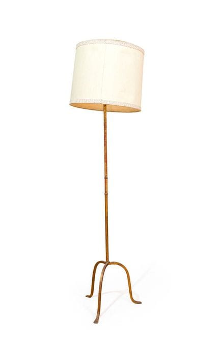 Metal floor lamp on a tripod base
Height: 170 cm.