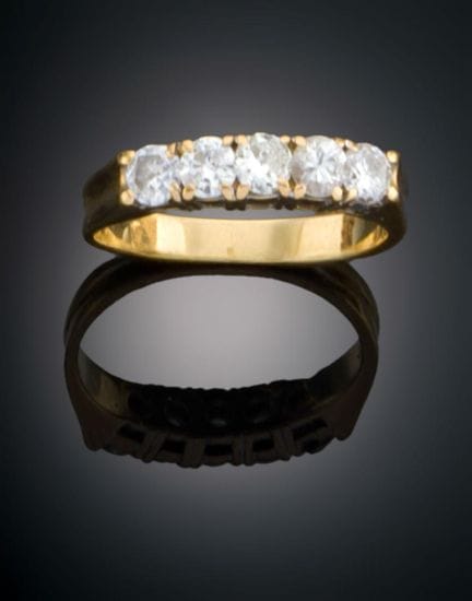 DIAMOND BRACELET
Crafted in 18k yellow gold with f