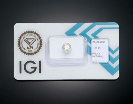 BRILLIANT-CUT DIAMOND
Natural brilliant-cut diamon