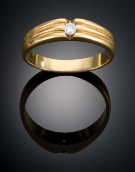 DELICATE YELLOW GOLD RING WITH A DIAMOND 
Crafted 