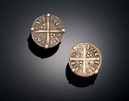 ANTIQUE CUMMERBAND PINS IN 9K GOLD AND SILVER
Anti