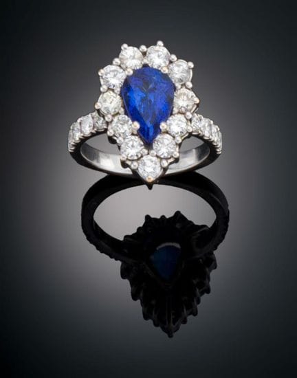 LADY DI-STYLE RING IN WHITE GOLD, DIAMONDS, AND TA